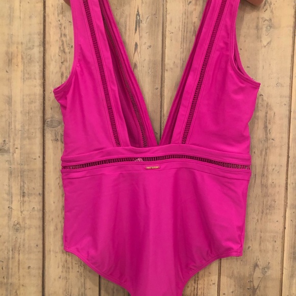 Ted Baker Deep V fuschia Swimsuit, size 5 (US 12) - Picture 3 of 6